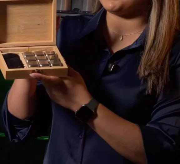Set de cubos de whisky en caja grabada — Acero + madera